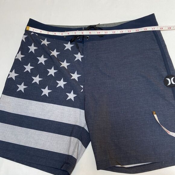 Hurley Blue and White Board Shorts Size 32 - Picture 6 of 8